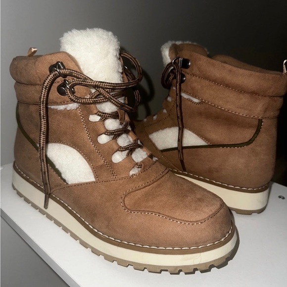 Boots - Picture 1 of 7